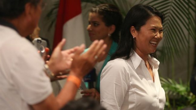 Fujimori obtiene 51,4 por ciento de votos en sondeo y supera a Kuczynski, con 48,6 por ciento