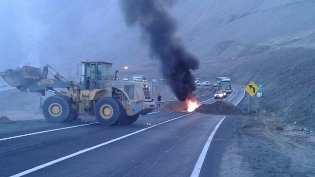 Vecinos de Tocopilla bloquean rutas por demandas sociales