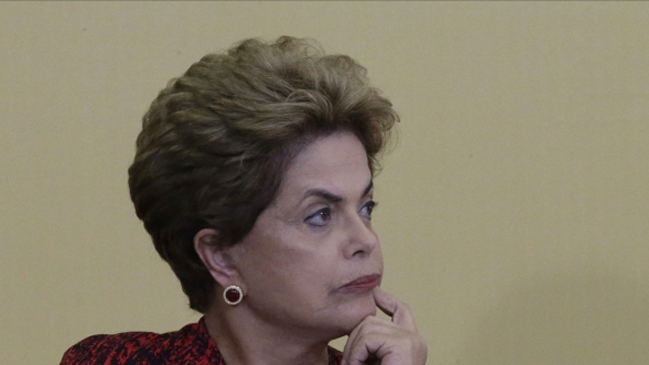 Presidente del Senado ordenó continuar el proceso contra Rousseff