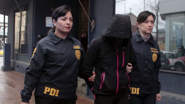 PDI detuvo a mujer acusada de infanticidio tras dar a luz en el baño de un bus