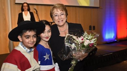  Bachelet invitó a chilenos en Suecia al proceso constituyente  