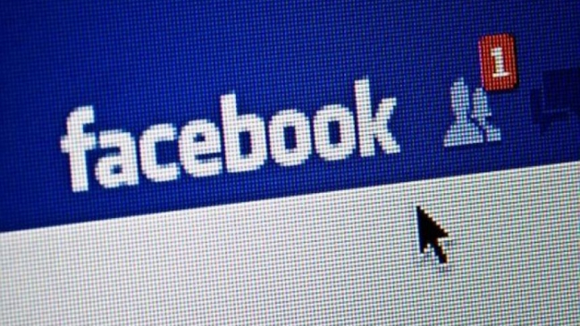 Profesor intentó contactar a ex alumna con la que mantuvo romance y fue encarcelado