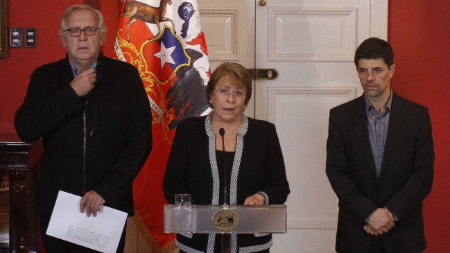 Presidenta Bachelet designó a Céspedes como ministro coordinador para enfrentar la marea roja