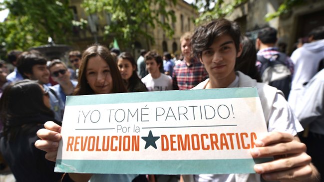 Revolución Democrática logró firmas para constituirse como partido político