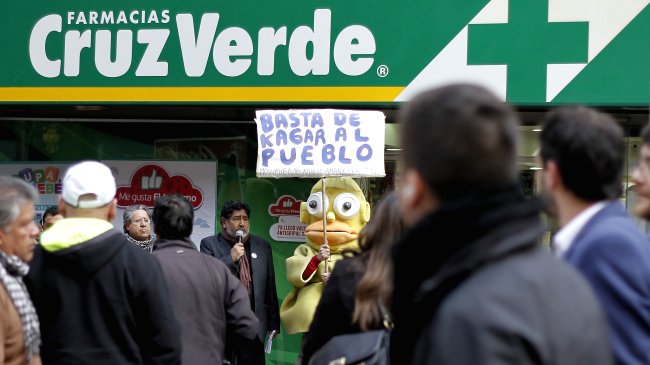 Sernac presentó conjunto de denuncias contra grandes cadenas de farmacias