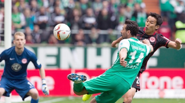 Claudio Pizarro renovó por un año con Werder Bremen