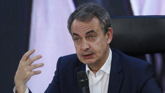 Zapatero viaja a Caracas para intentar mediar entre Gobierno y oposición