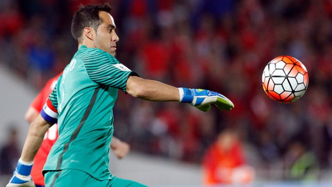 Claudio Bravo entrenó con normalidad en Barcelona