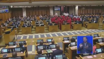   A los golpes: Bochornosa batalla campal en el Parlamento de Sudáfrica 