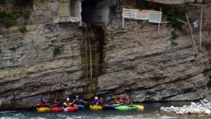 Protestan en Albania contra construcción de planta hidroeléctrica