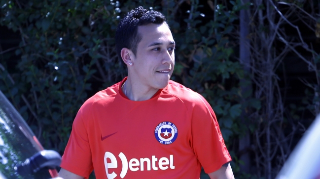 Revisión médica marcó llegada de Fabián Orellana a las prácticas de la selección
