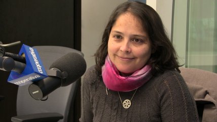   Académica explicó en detalle la crisis que viven las salmoneras 