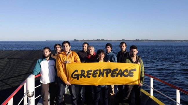 Segundo equipo de Greenpeace llegó a tomar muestras en Chiloé