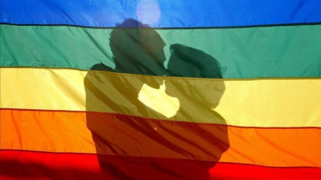 Iglesia escocesa permitirá que sus religiosos estén casados en matrimonios homosexuales