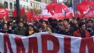 Estudiantes y pescadores protestan en la Plaza Cívica de Valparaíso