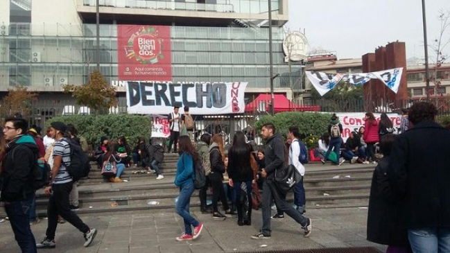 Estudiantes de la UNAB interrumpieron el tránsito en Bellavista