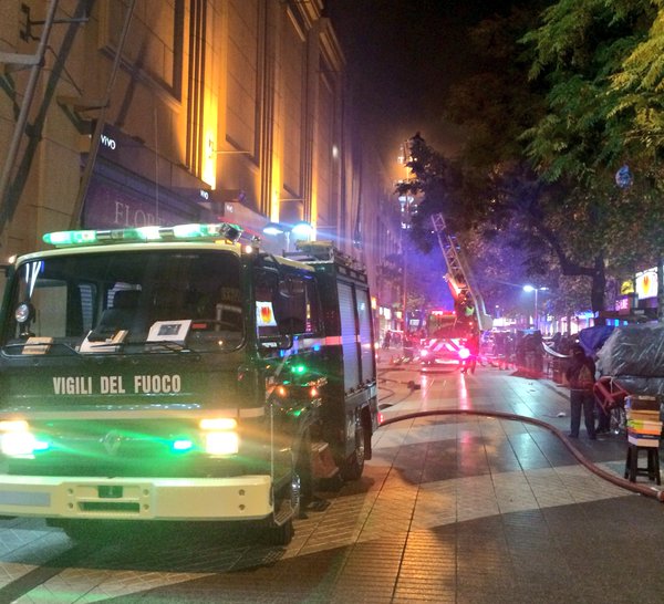 Incendio afectó a Mall Vivo El Centro de Santiago