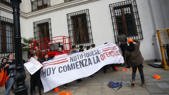 Autoridades tomarán medidas de seguridad en La Moneda tras irrupción de estudiantes