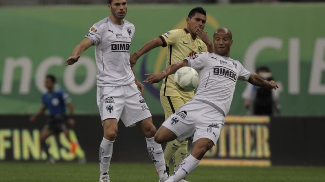 Carlos Sánchez fue amenazado de muerte por hinchas de Monterrey