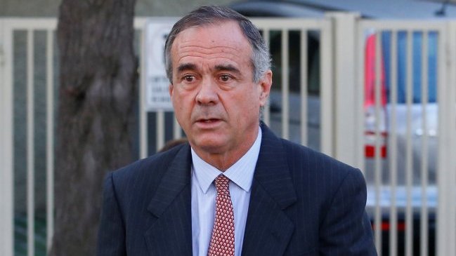 Ignacio Walker: Estudiantes profanaron el palacio presidencial