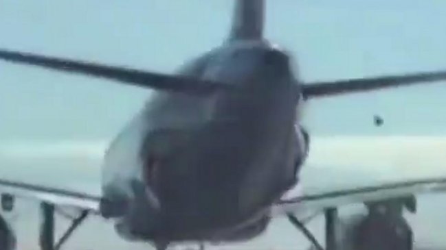 La Serena: Por grabar despegue de avión terminaron con lesiones leves