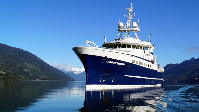 Equipo de expertos navegará por el sur de Chile para estudiar la marea roja