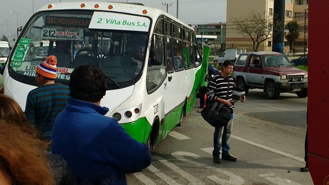 Choque de dos buses dejó siete personas lesionadas en Viña del Mar