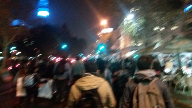 Estudiantes marchan por la Alameda sin autorización