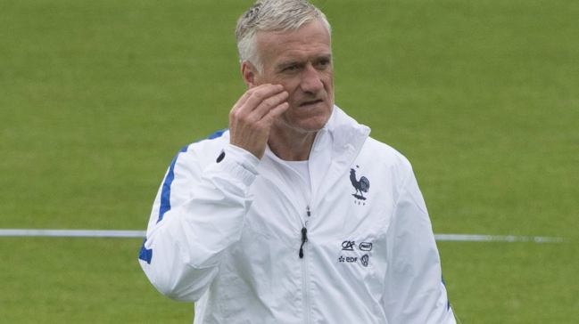 Cantona insinuó racismo de Deschamps para la Eurocopa y el DT lo demandará