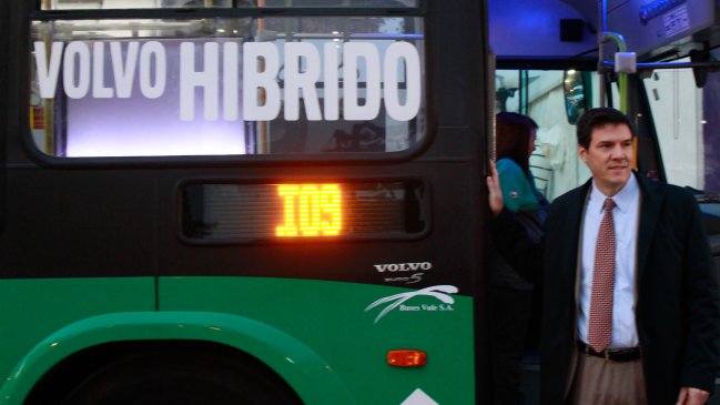 Primer bus híbrido del Transantiago disminuye hasta en 50 % sus emisiones