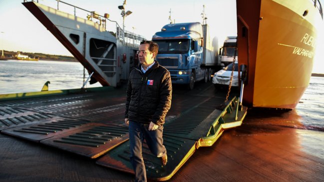 Ministro Céspedes visita Chiloé a una semana de destrabar protestas