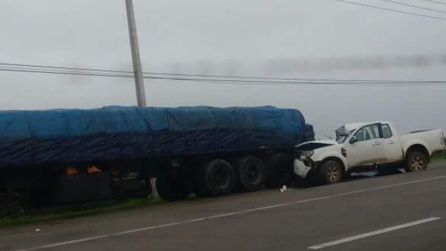 Un fallecido dejó colisión de una camioneta con un camión en Los Vilos