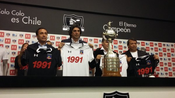Colo Colo presentó camisetas conmemorativas a la Copa Libertadores de 1991