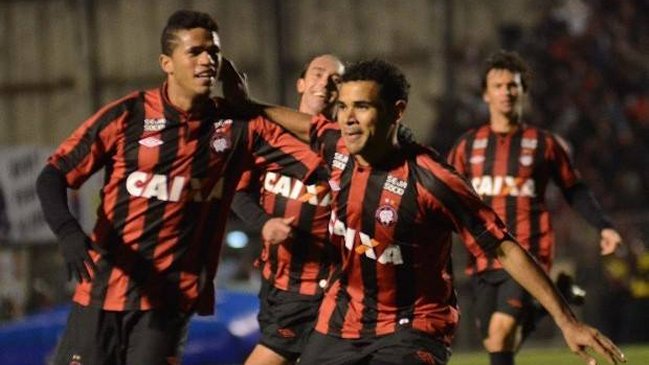 Atlético Paranaense venció a Figueirense en el Campeonato Brasileño