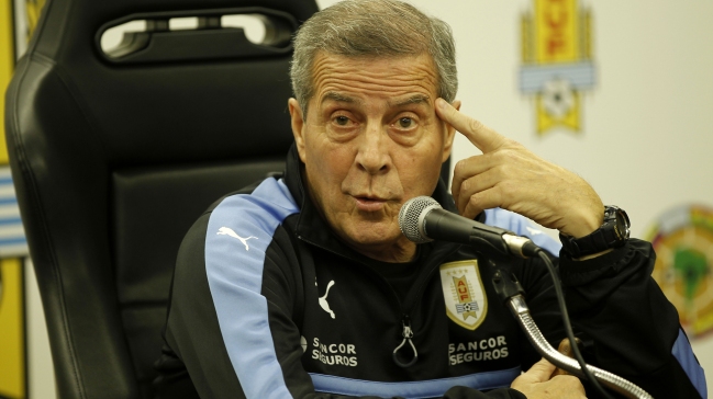 Tabárez dice que Luis Suárez tiene una 