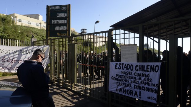 Gendarmes de Valparaíso se movilizaron por sumario contra dirigentes