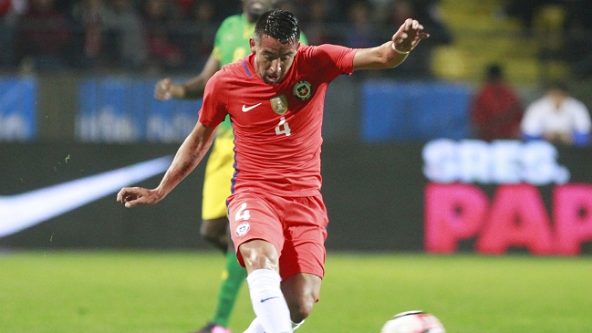 Mauricio Isla sufrió problemas en la rodilla derecha y no entrenó en San Diego