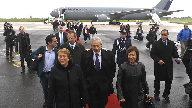 Presidenta Bachelet llegó a Francia para encabezar reunión OCDE