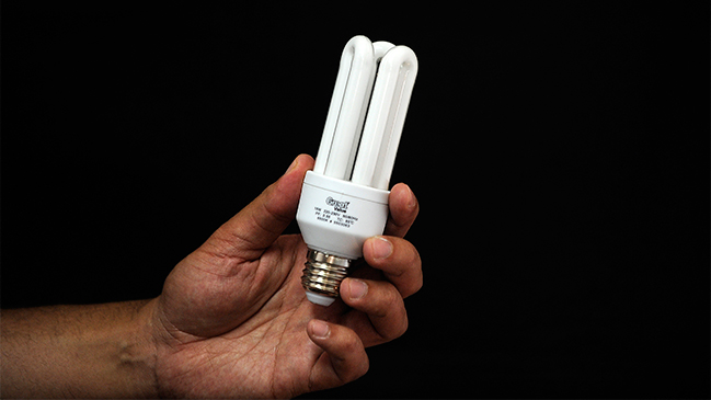 Senado despachó proyecto que promete bajar cuentas de luz a casi tres millones de hogares