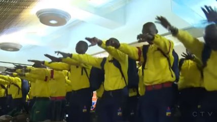   Con un baile llegaron los bomberos sudafricanos a Canadá 