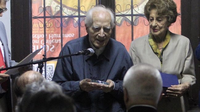 Sacerdote José Aldunate obtuvo el Premio Nacional de Derechos Humanos 2016