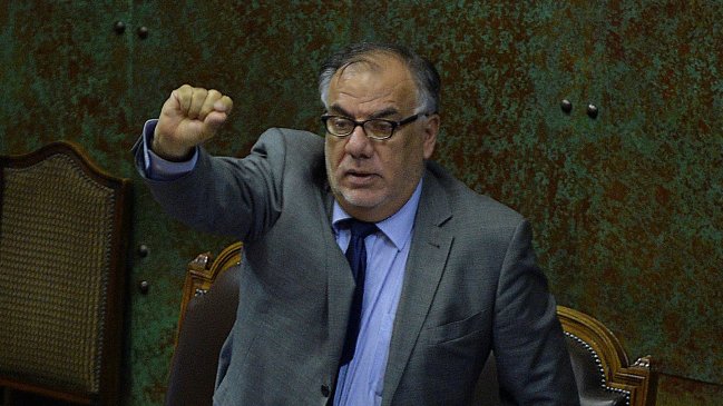 Andrade respaldó querella de Bachelet y acusó una 