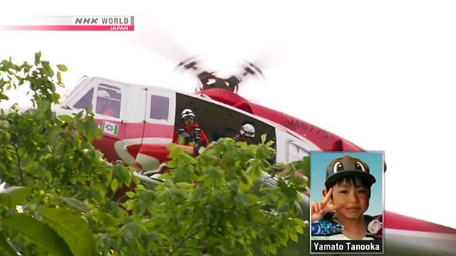 Encontraron vivo al niño que abandonaron sus padres como castigo en un bosque