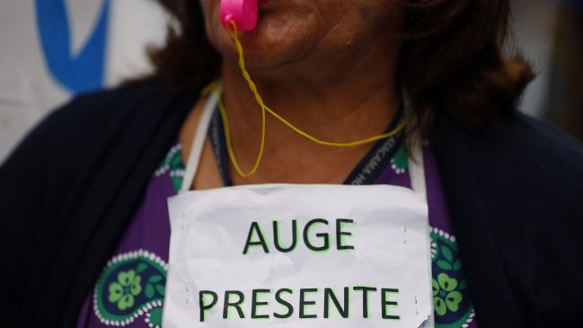 Pacientes con diabetes se manifiestan para pedir bomba de insulina en plan AUGE