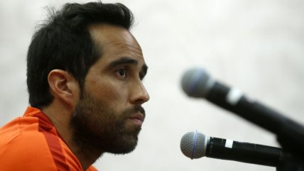 Claudio Bravo: Debemos competir con mucha humildad y respeto