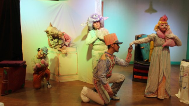 Montaje expone sobre la discriminación y los prejuicios en los clásicos cuentos infantiles