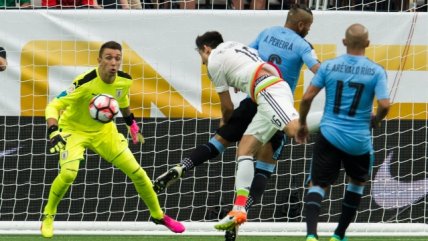 México se adelantó en el marcador ante Uruguay con un autogol de Alvaro Peireira