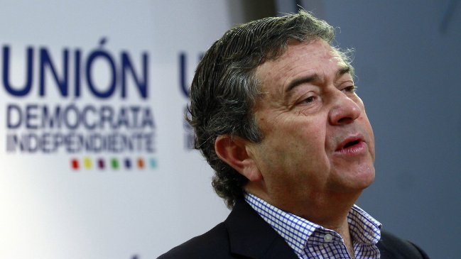 Senador Coloma solicitó a Presidenta Bachelet retirar querella contra Qué Pasa