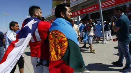 Fanáticos de Chile y Argentina llenaron de color el Estadio Levi's
