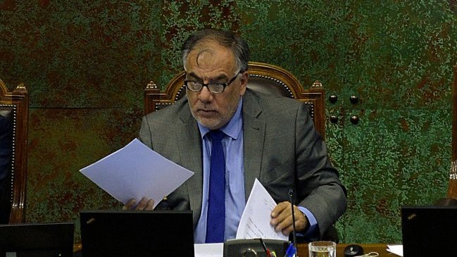 Osvaldo Andrade recurrió al TC para objetar el control preventivo de identidad